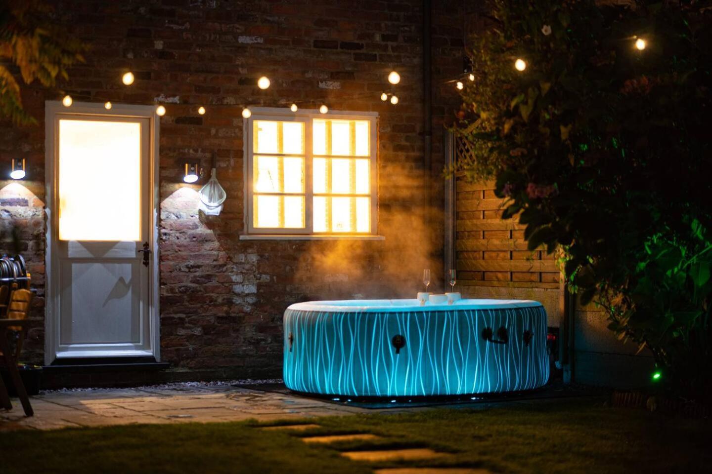 Stylish 2 Bedroom Cottage With Hot Tub And Parking Беудли Экстерьер фото